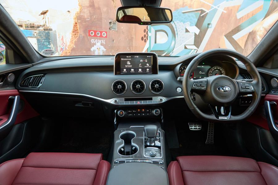 Торпедо Kia Stinger GT 2018 года  (ZA) (фото 4 из 40)